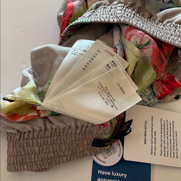 Louis Vuitton Floral Silk Short and blouse sets - Picture 7 of 17